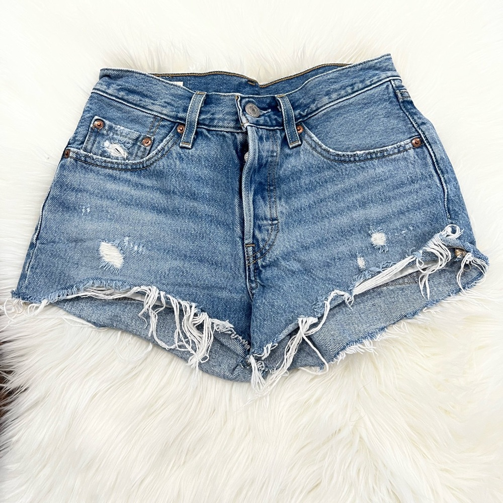 Levi’s high waisted denim shorts size: 24